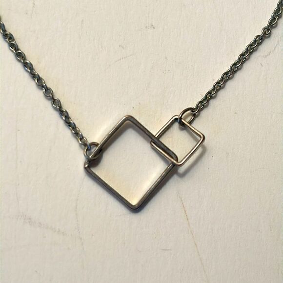 Vintage Silver Tone chain necklace with interlocking squares - Picture 2 of 3